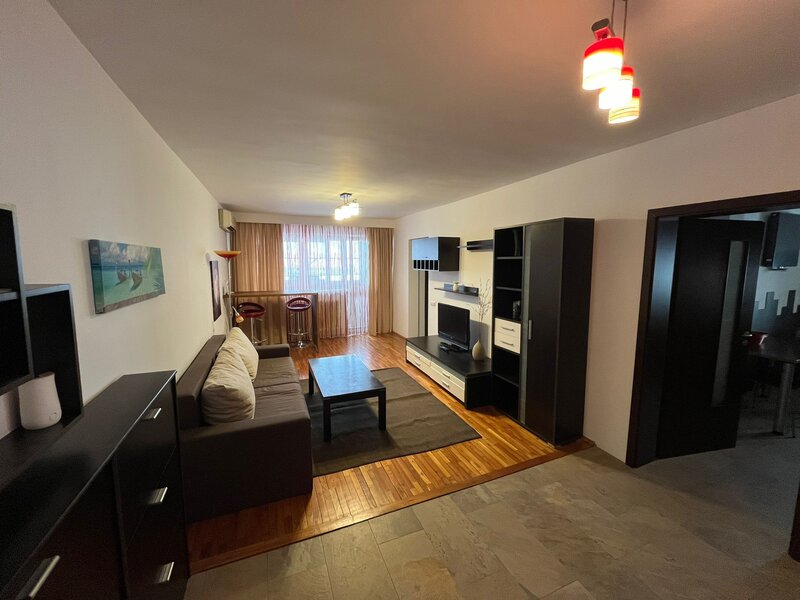 Tineretului, la maxim 4 minute metrou.