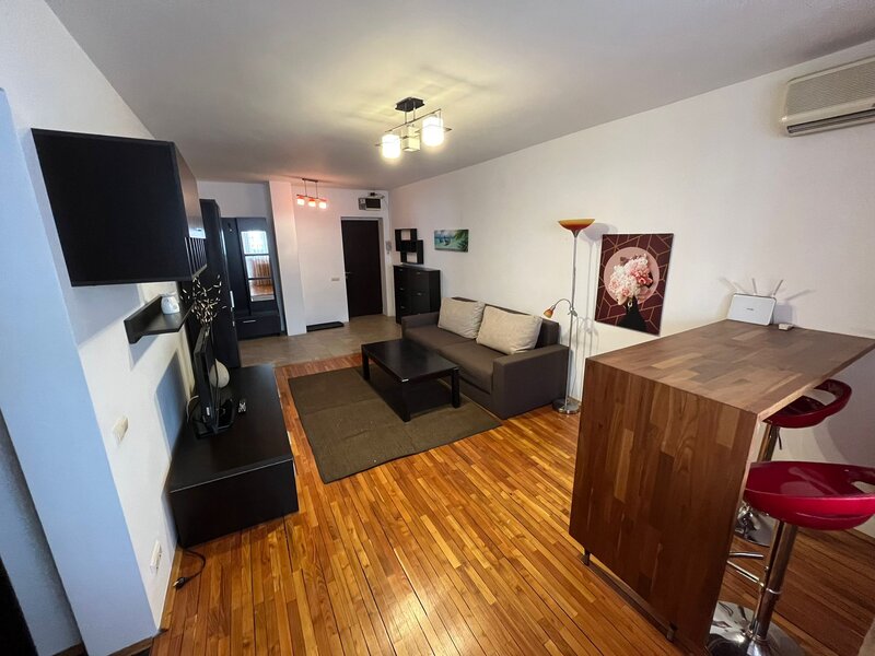 Tineretului, la maxim 4 minute metrou.